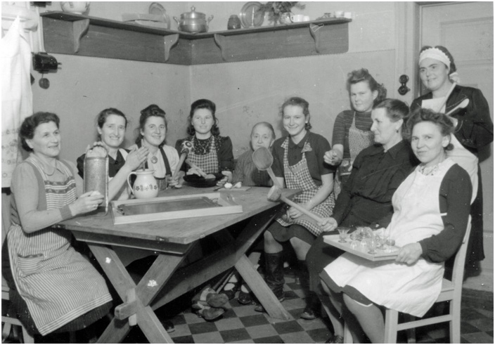 Bild "Elisabeth_Layh_Frauengruppe.jpg"